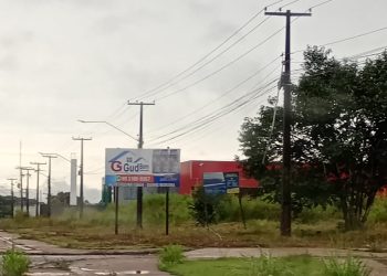 Iluminação de LED na estrada dos Periquitos amanhece sem funcionar após possível furto