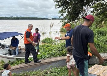 Defesa Civil distribui hipoclorito de sódio para comunidades afetadas pela cheia do rio Madeira