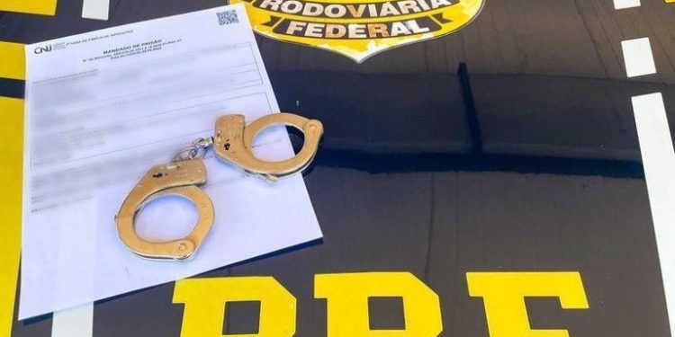 PRF prende foragido acusado de homicídio em abordagem na BR-364