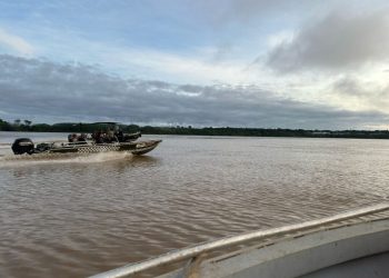 Polícia Federal destrói 31 dragas em operação contra garimpo ilegal no Rio Madeira