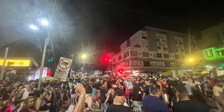 Banda do Vai Quem Quer mantém tradição e reúne milhares de foliões no carnaval 2025