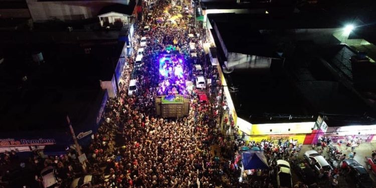 Carnaval segue animado com desfiles de blocos em Porto Velho