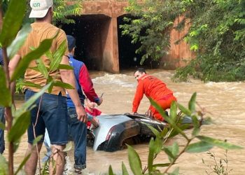 Tragédia em Cerejeiras: mãe e filha morrem após carro cair em rio