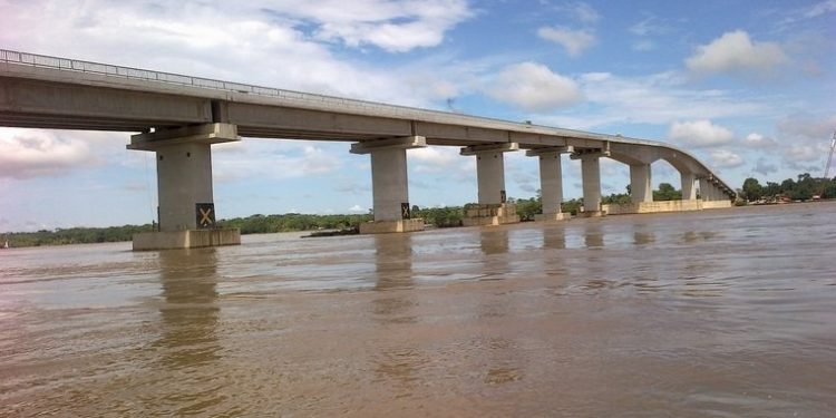 Após colisão de embarcação, DNIT garante segurança da ponte sobre o Rio Madeira