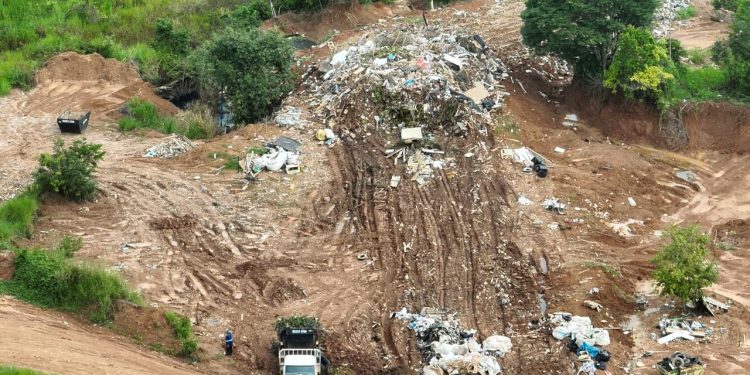Moradores denunciam lixão clandestino a céu aberto no bairro Ulysses Guimarães