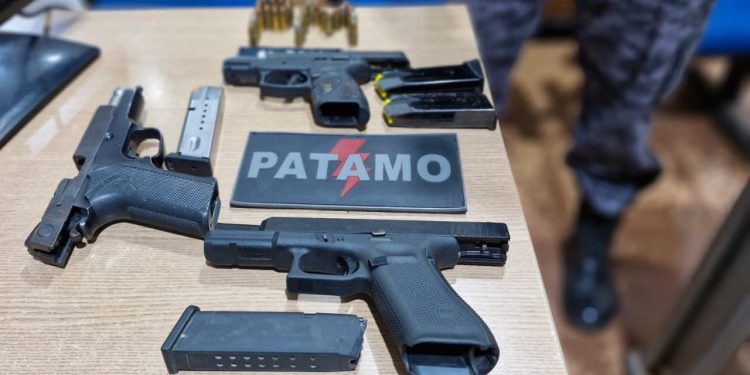 Dois homens são presos com armas e munições no Porto Oficial de Guajará-Mirim