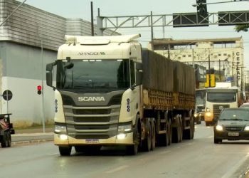 Restrição ao tráfego de carretas na Avenida Jorge Teixeira entra em vigor em abril