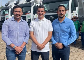 Vereador Adalto de Bandeirantes participa da entrega de caminhões para fortalecer infraestrutura rural