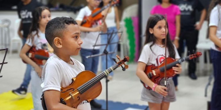Projeto oferece bolsas gratuitas para aulas de violoncelo e canto coral em Porto Velho