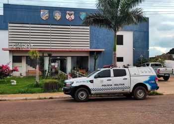 Crianças pedem ajuda e mãe é presa por maus-tratos em Vilhena