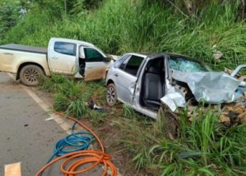 Grave acidente na BR-435 deixa vítimas presas às ferragens