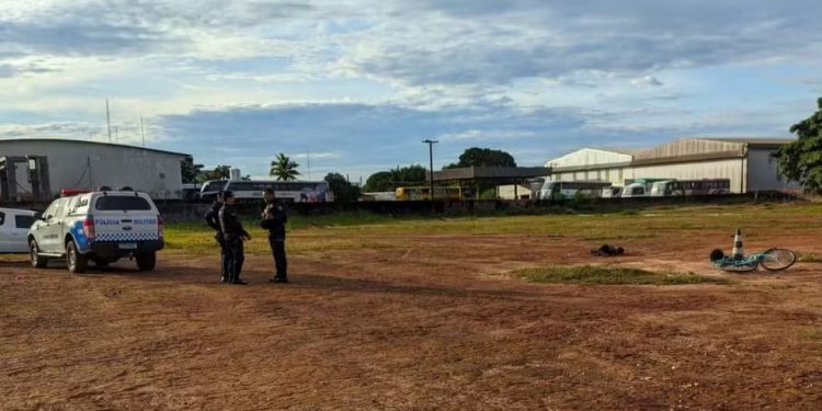 Jovem de 21 anos é encontrado morto com cortes no pescoço em área desabitada em Vilhena