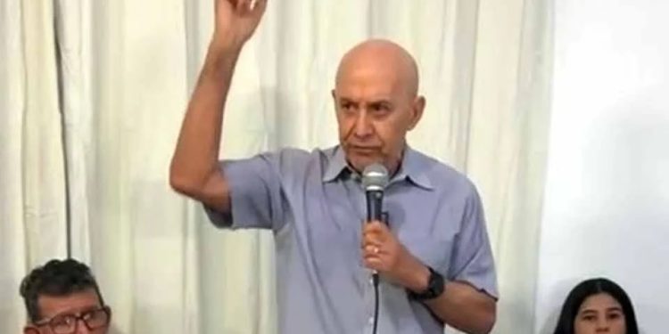 Confúcio Moura lamenta ausência em inauguração de teatro em Ariquemes