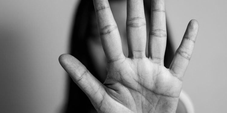 Mulher é agredida e ferida com faca pelo ex-companheiro em residência na zona Leste de Porto Velho