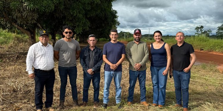 Vereador Adalto acompanha visita técnica em terreno de novo cemitério em União Bandeirantes