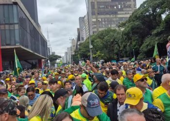 Manifestação na Avenida Paulista pede anistia para envolvidos nos atos de 8 de janeiro