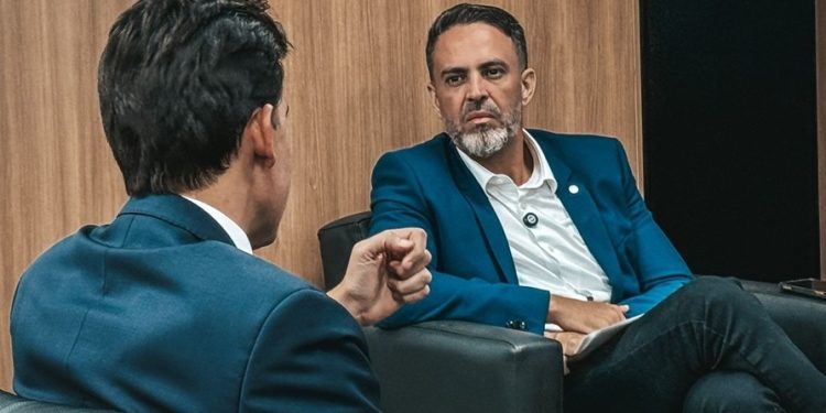 Prefeito Léo Moraes propõe alternativas para redução do custo das passagens aéreas