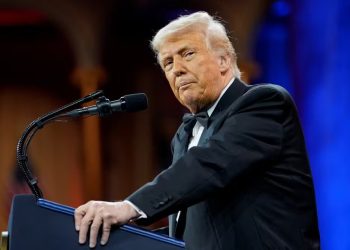 Vídeo com meme satírico sobre trabalhadores dos EUA viraliza após tarifa de 125% imposta contra a China