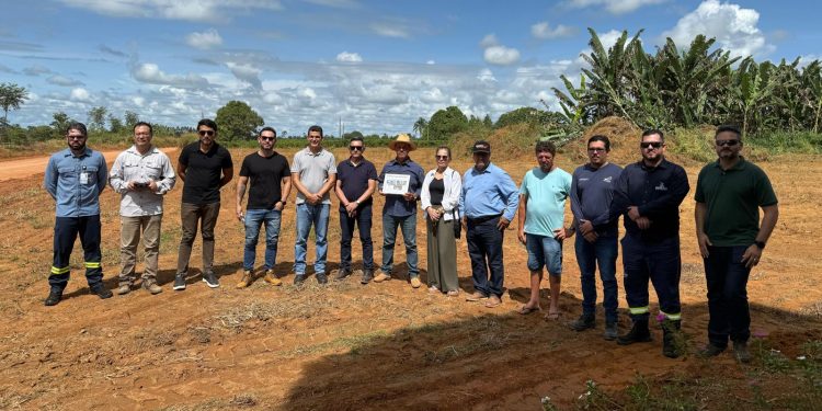Comprometido com o povo: vereador Adalto acompanha início da limpeza do terreno onde será construído o novo cemitério em União Bandeirantes