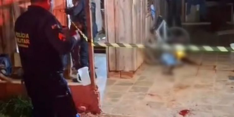 Homem é morto a facadas durante confraternização no interior de residência em Cacoal