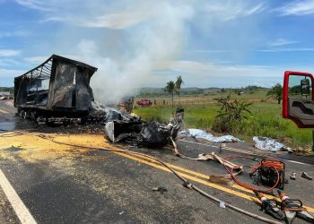 Colisão entre carretas deixa um morto e fecha trecho da BR-364 em Rondônia