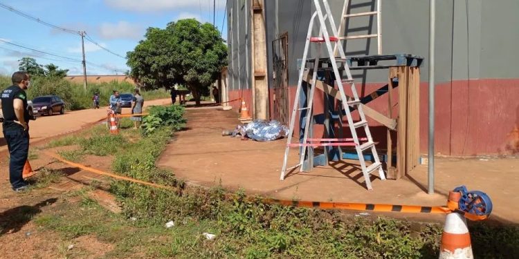Homem morre após sofrer descarga elétrica durante serviço de pintura em Guajará-Mirim
