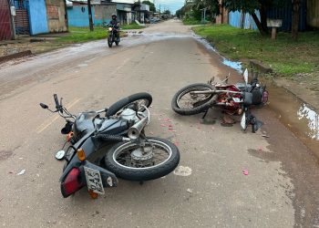 Motociclista de aplicativo fica ferido em colisão frontal e empresa JUMA é criticada por falta de assistência
