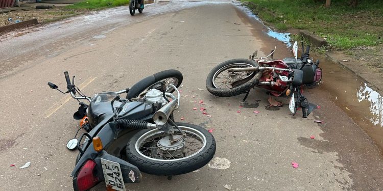 Motociclista de aplicativo fica ferido em colisão frontal e empresa JUMA é criticada por falta de assistência