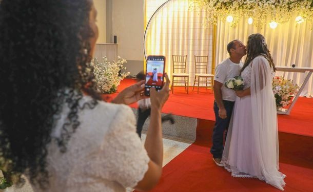 Casamento comunitário oficializa união de 28 casais em Machadinho D’Oeste