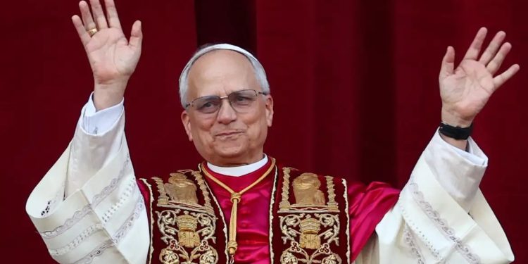 Robert Francis Prevost é escolhido como novo papa e adota o nome Leão XIV