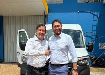 Vista Alegre do Abunã recebe van de emenda do vereador Márcio Pacele e inicia operações de melhorias urbanas