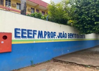 Estudantes denunciam exclusão de sala de aula por não pagarem taxa de atividade em escola estadual de Porto Velho