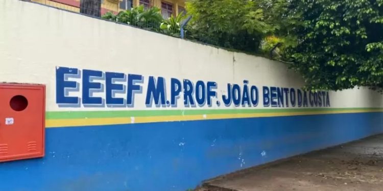 Estudantes denunciam exclusão de sala de aula por não pagarem taxa de atividade em escola estadual de Porto Velho