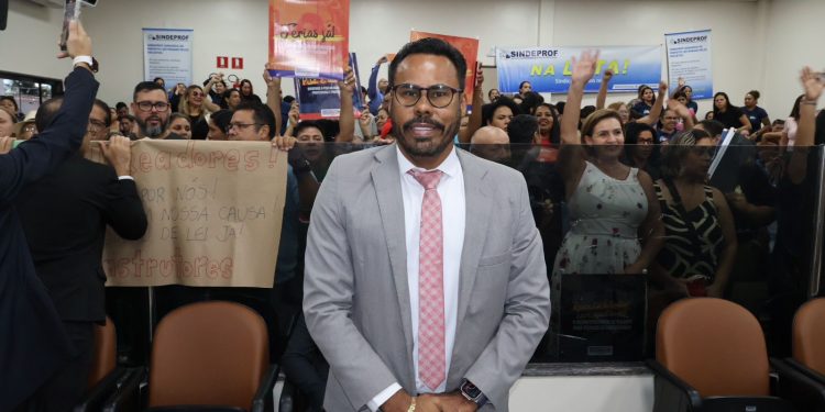 Dr. Santana celebra aprovação de planos de carreira para Educação e Saúde em Porto Velho