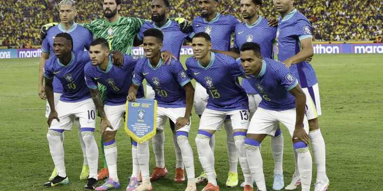 Brasil encara Paraguai em jogo decisivo nesta terça