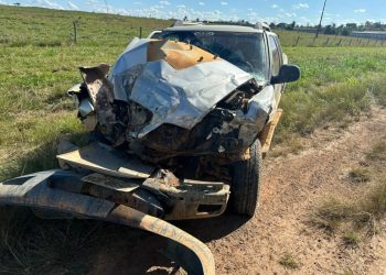 Colisão entre caminhonete e ônibus da Semusa deixa mulher ferida em Jaru