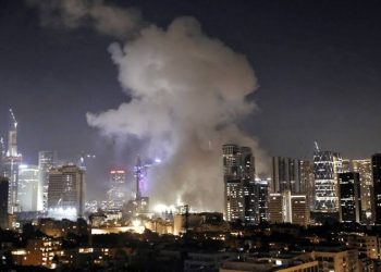 Míssil hipersônico do Irã rompe defesa e atinge território de Israel