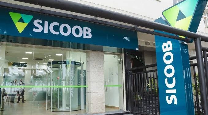 Sicoob é condenado a indenizar cliente após negativação sem comprovação de dívida