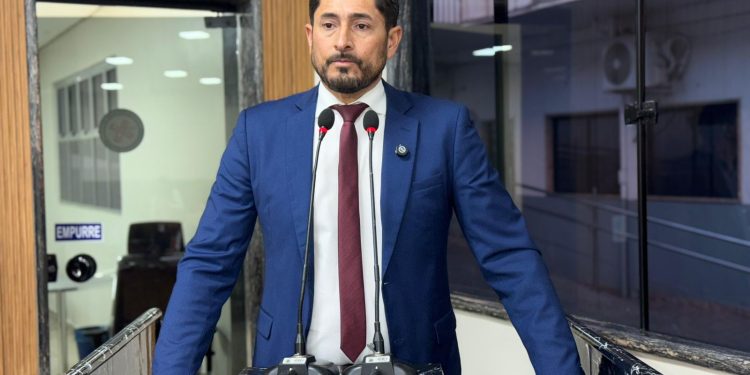 Projeto de Márcio Pacele que garante reconstrução dentária gratuita para vítimas de violência é aprovado em primeira votação