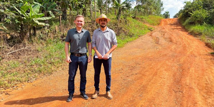 Pastor Bruno Luciano visita comunidade Terra Santa e solicita recuperação imediata das estradas