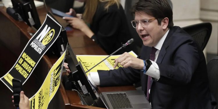 Miguel Uribe, pré-candidato à presidência da Colômbia, é alvo de atentado a tiros em Bogotá