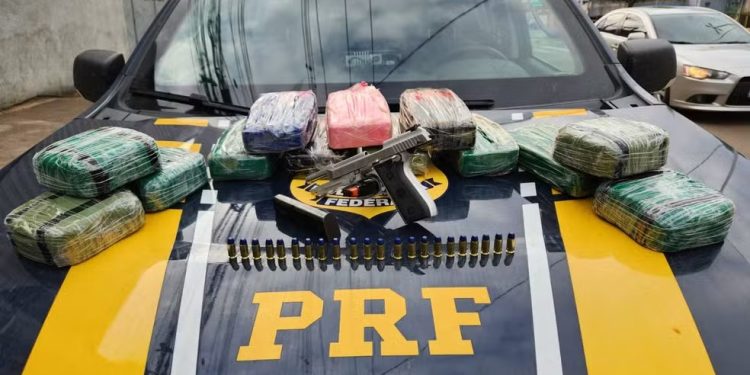 PRF apreende 14 kg de óxi e arma de fogo durante abordagem na BR-101 no Espírito Santo