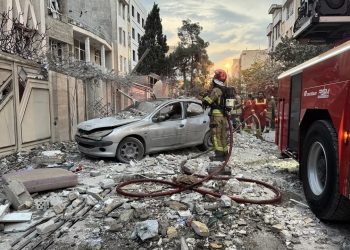 Conflito entre Israel e Irã entra no terceiro dia com centenas de mortos e ataques intensificados