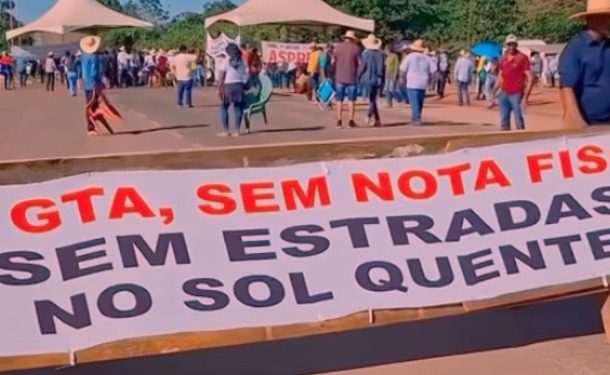 Produtores rurais bloqueiam novamente a BR-364 na altura de Cujubim