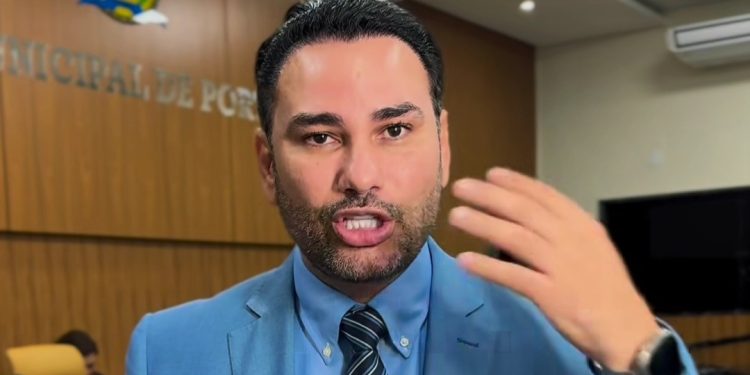 Vereador Marcos Combate reage com agressividade a críticas em redes sociais e gera debate sobre postura parlamentar