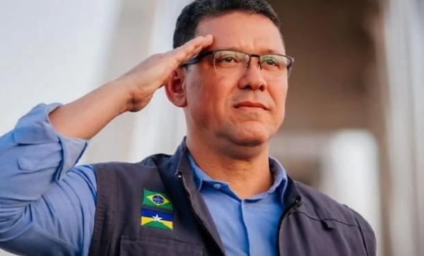 Governador se recusa a voltar de Israel em meio a escândalos em RO