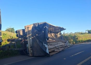Tragédia na BR-364: três morrem em colisão com carreta