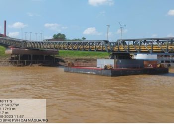 Ferrugem corrói estrutura e interdita Porto do Cai N’Água