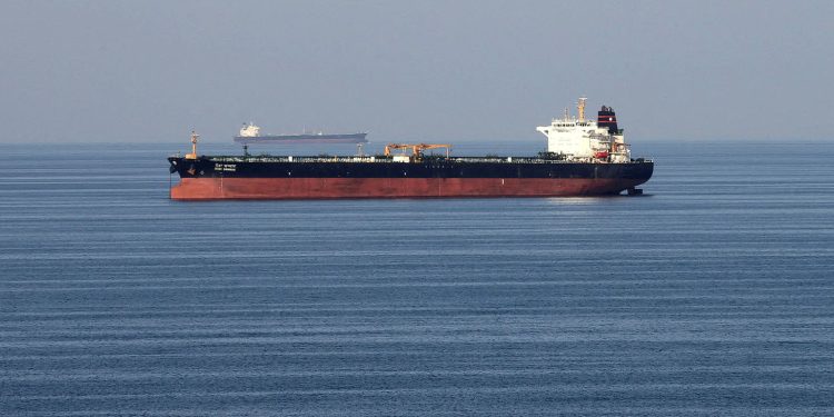 Irã ameaça fechar Estreito de Ormuz e choca mercados