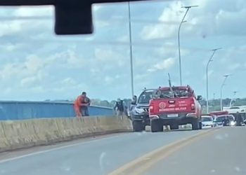 Homem tenta se jogar da ponte do Madeira e é salvo